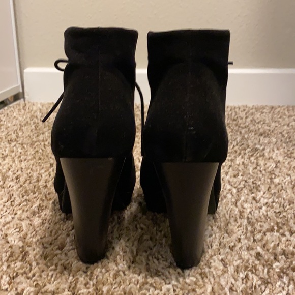 Heels - Picture 3 of 3